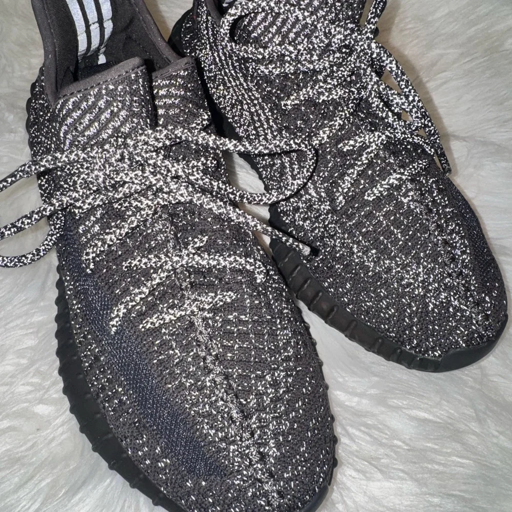 Sleek Black Knit Men's Sneakers - Picture 4 of 12